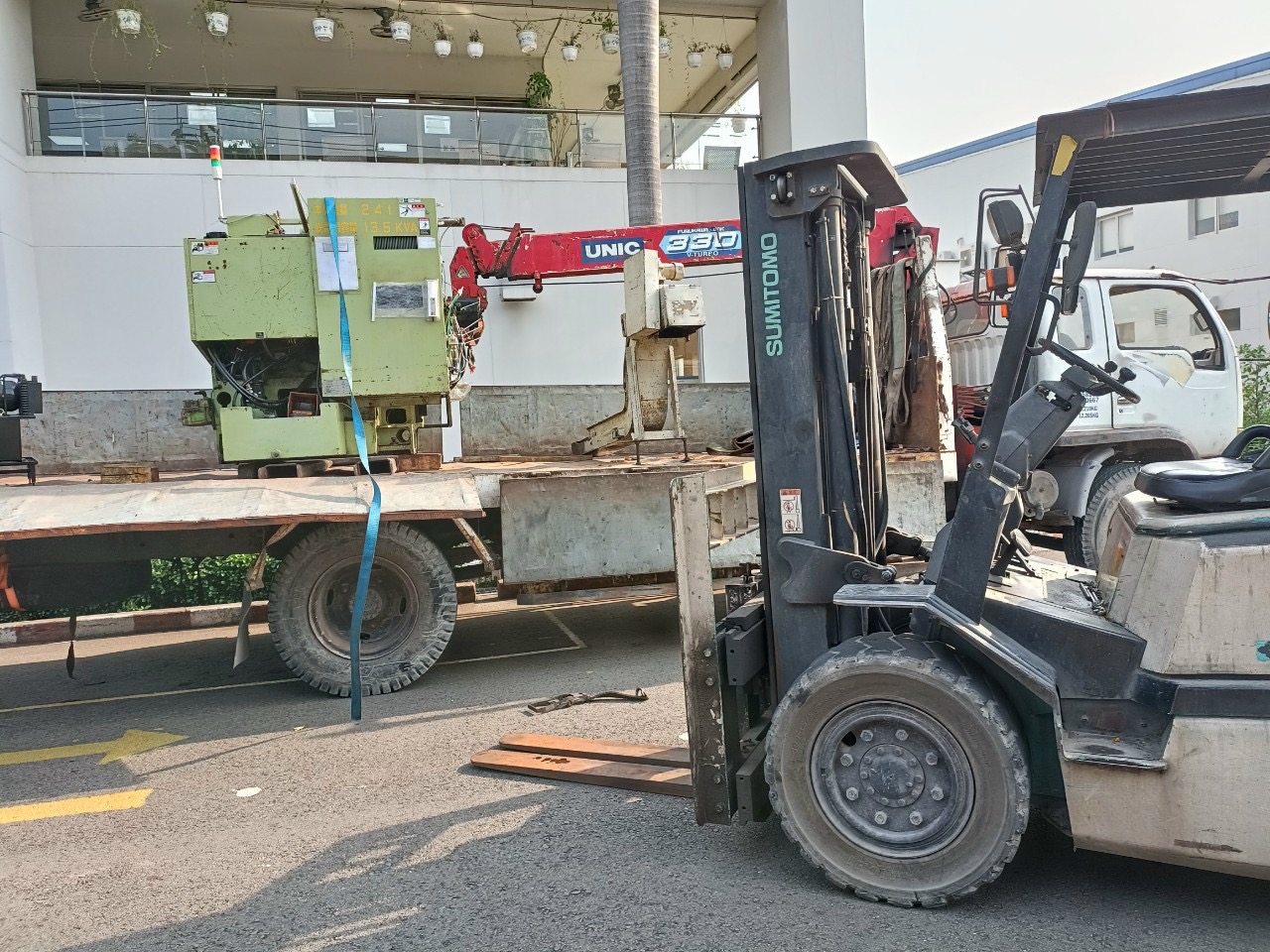 Xuống Hàng Xe Tải Cẩu Xuống Hàng Xe Tải Cẩu