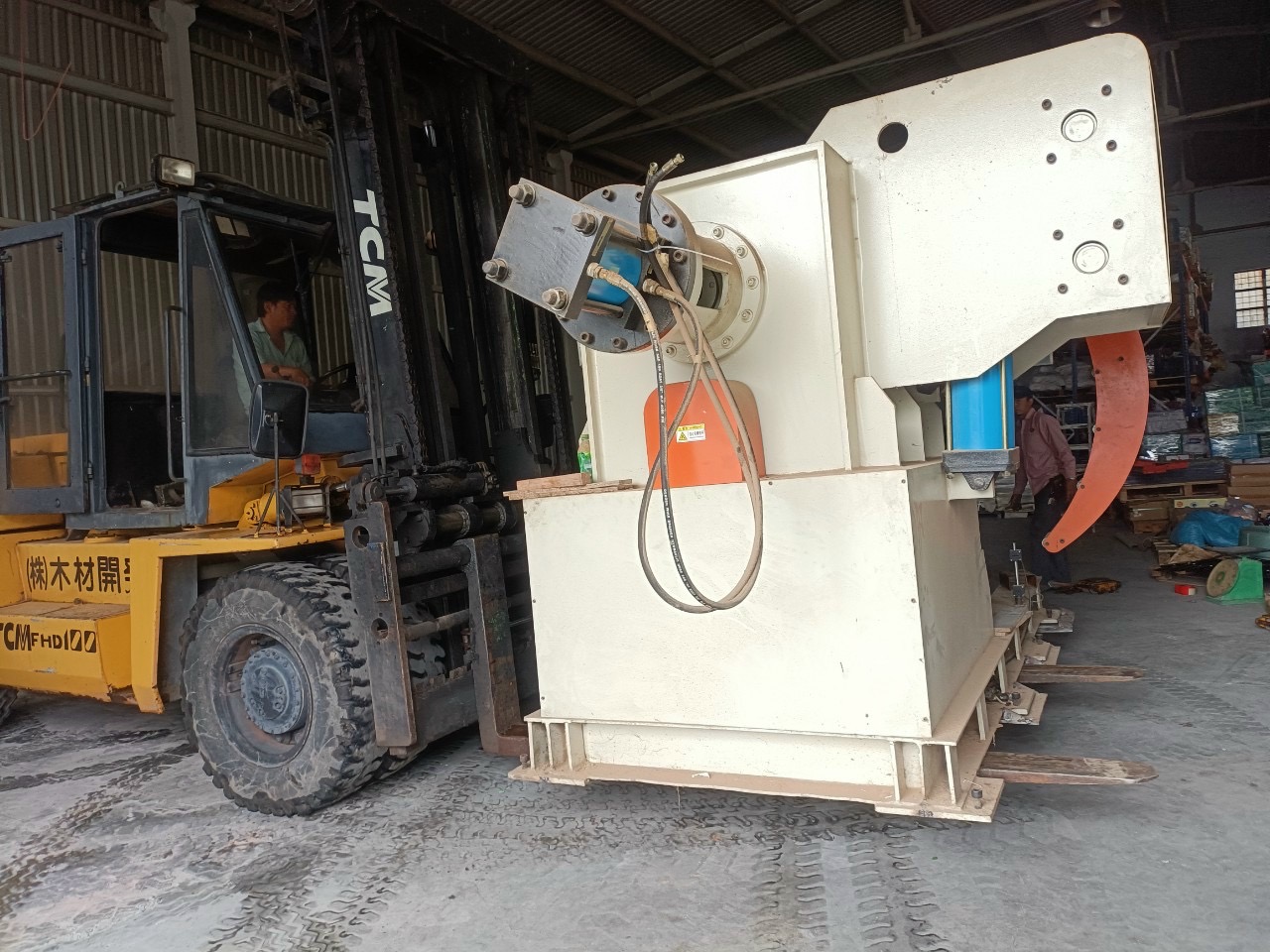 Di Chuyển Lắp Đặt Máy Nhôm Cuộn. Di Chuyển Lắp Đặt Máy Nhôm Cuộn.