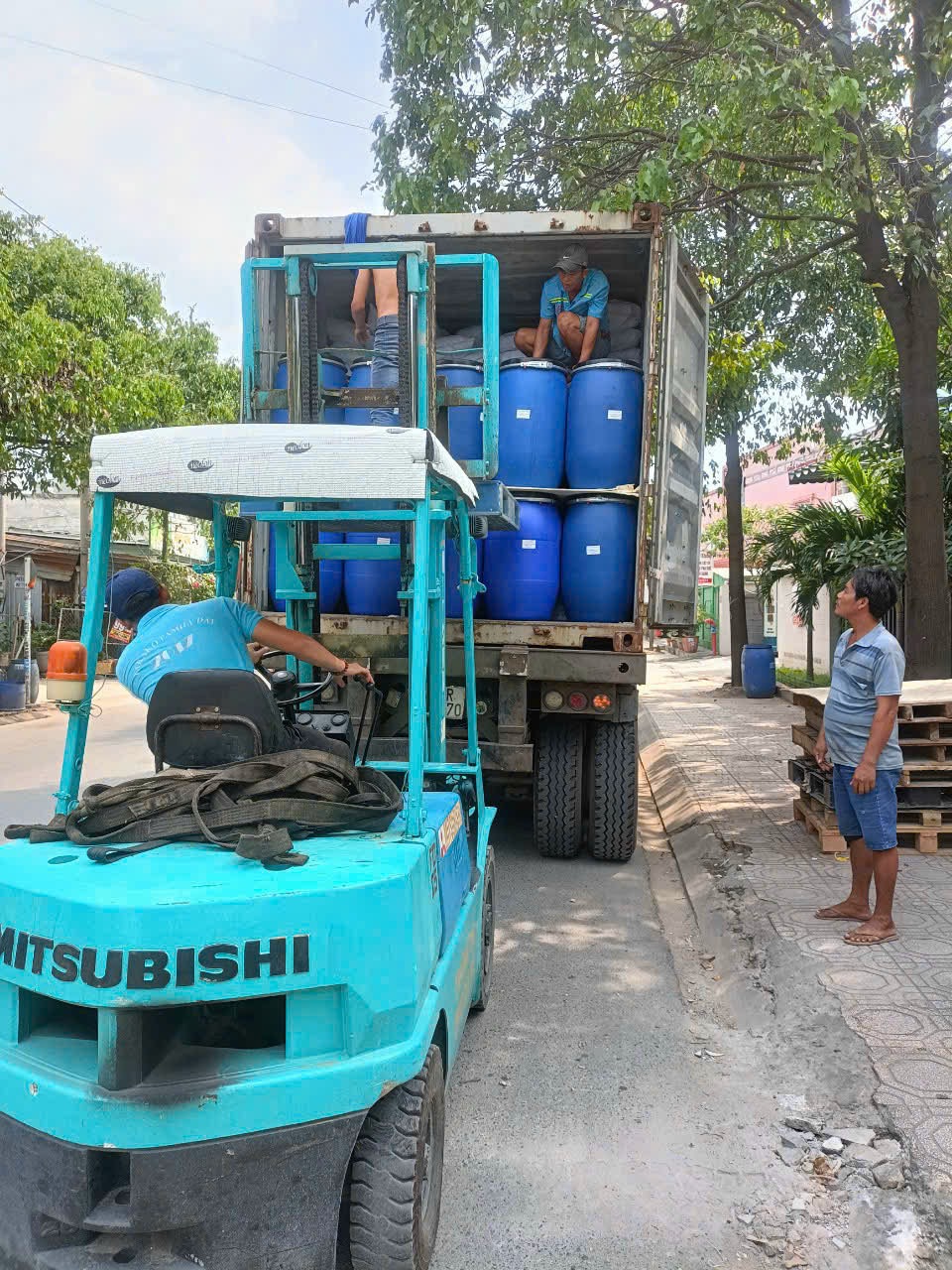 Dịch Vụ Bốc Xếp Hàng Hoá Xuống Công Tại Bình Dương