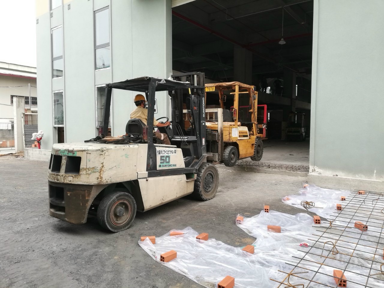 CHO THUÊ XE CẨU TỰ HÀNG TỪ 5 - 15 TẤN